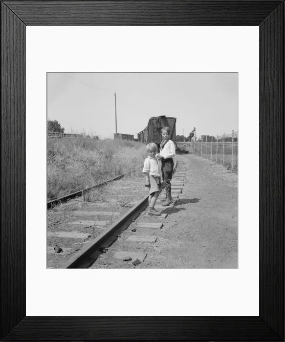 Framed Print : Family who traveled by freight train, Washington, Toppenish, Yakima Valley, 1939. Creator: Dorothea Lange Framed Print : Family who traveled by freight train, Washington, Toppenish, Yakima Valley, 1939. Creator: Dorothea Lange