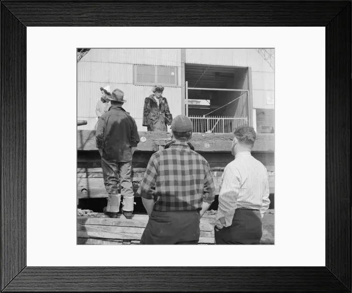 Framed Print : Fishermens families often make trips down from New England towns to be... New York, 1943. Creator: Gordon Parks Framed Print : Fishermens families often make trips down from New England towns to be... New York, 1943. Creator: Gordon Parks