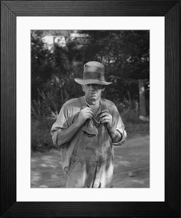 Framed Print : Migratory worker in auto camp, Yakima Valley, Washington, 1939. Creator: Dorothea Lange Framed Print : Migratory worker in auto camp, Yakima Valley, Washington, 1939. Creator: Dorothea Lange