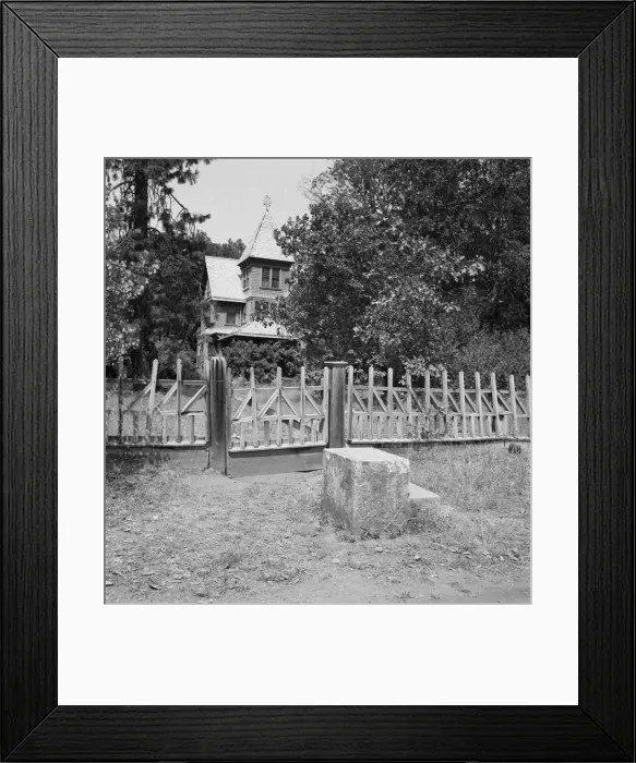 Framed Print : In fruit country along the Rogue River, near Medford, Southern Oregon, 1939. Creator: Dorothea Lange Framed Print : In fruit country along the Rogue River, near Medford, Southern Oregon, 1939. Creator: Dorothea Lange