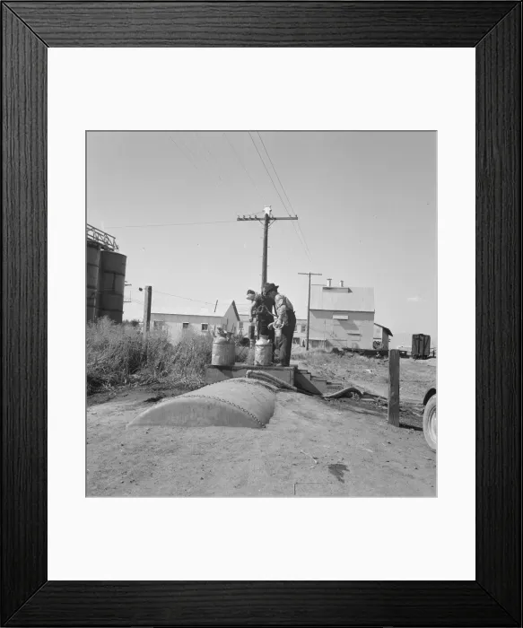 Framed Print : Living conditions for migrant potato pickers, Siskiyou County, California, 1939. Creator: Dorothea Lange Framed Print : Living conditions for migrant potato pickers, Siskiyou County, California, 1939. Creator: Dorothea Lange