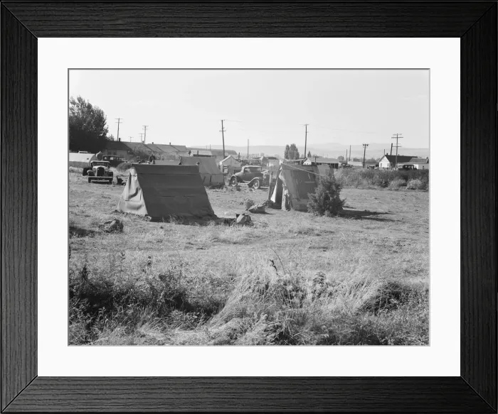 Framed Print : Squatter camp entering potato town, Malin, Klamath County, Oregon, 1939. Creator: Dorothea Lange