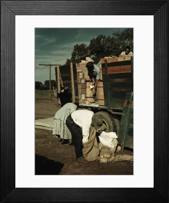 Framed Print : Distributing surplus commodities, St. Johns, Ariz. 1940. Creator: Russell Lee