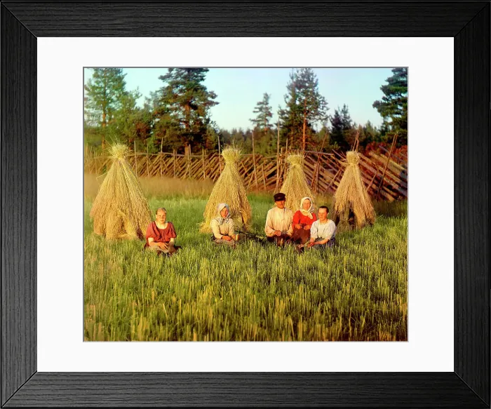 Framed Print : At harvest time [Russian Empire], 1909. Creator: Sergey Mikhaylovich Prokudin-Gorsky