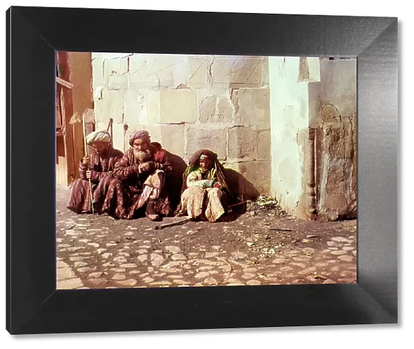 Beggars, Samarkand, between 1905 and 1915. Creator: Sergey Mikhaylovich Prokudin-Gorsky