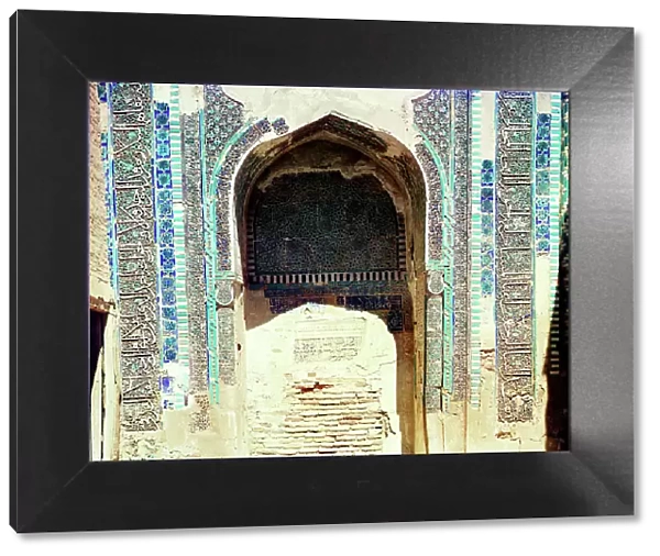 Niche in back wall of Shakh-i Zindeh [mosque], Samarkand, between 1905 and 1915. Creator: Sergey Mikhaylovich Prokudin-Gorsky