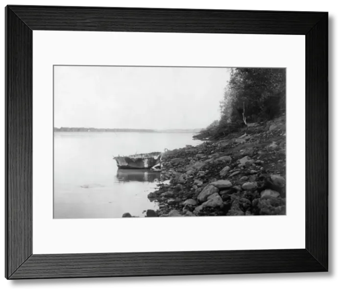 Framed Print : Hidatsa bull boat, c1908. Creator: Edward Sheriff Curtis Framed Print : Hidatsa bull boat, c1908. Creator: Edward Sheriff Curtis
