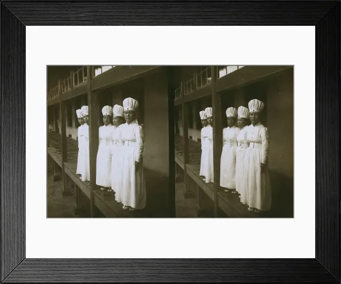 Framed Print : Japanese nurses attending to wounded soldiers in a hospital ward, c1905. Creator: Underwood & Underwood. Japanese nurses attending to wounded soldiers in a hospital ward, c1905. Creator: Underwood & Underwood Framed Print : Japanese nurses attending to wounded soldiers in a hospital ward, c1905. Creator: Underwood & Underwood. Japanese nurses attending to wounded soldiers in a hospital ward, c1905. Creator: Underwood & Underwood
