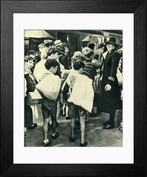 Framed Print : Children Leaving London for the Country, 1943. Creator: Unknown Framed Print : Children Leaving London for the Country, 1943. Creator: Unknown