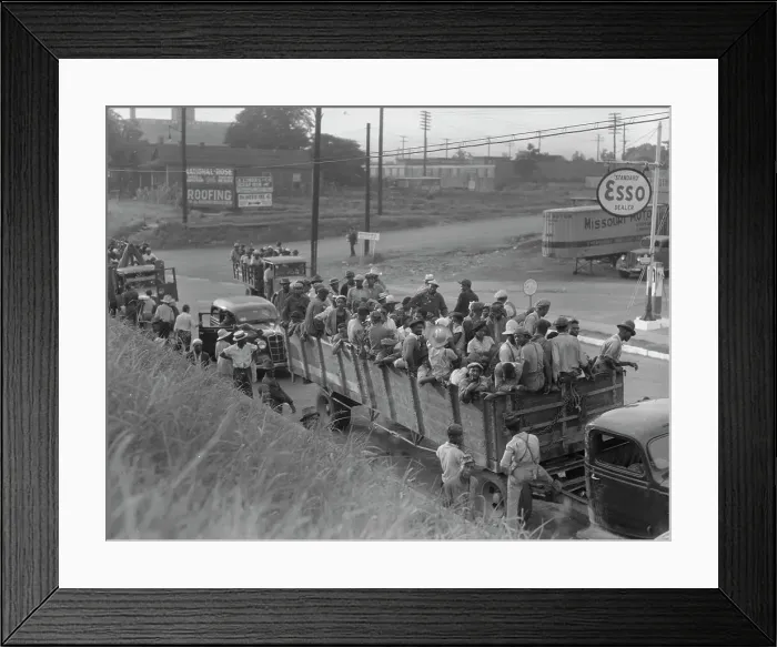 Framed Print : Cotton hoers loading at Memphis, Tennessee for the day's work in Arkansas, 1937. Creator: Dorothea Lange