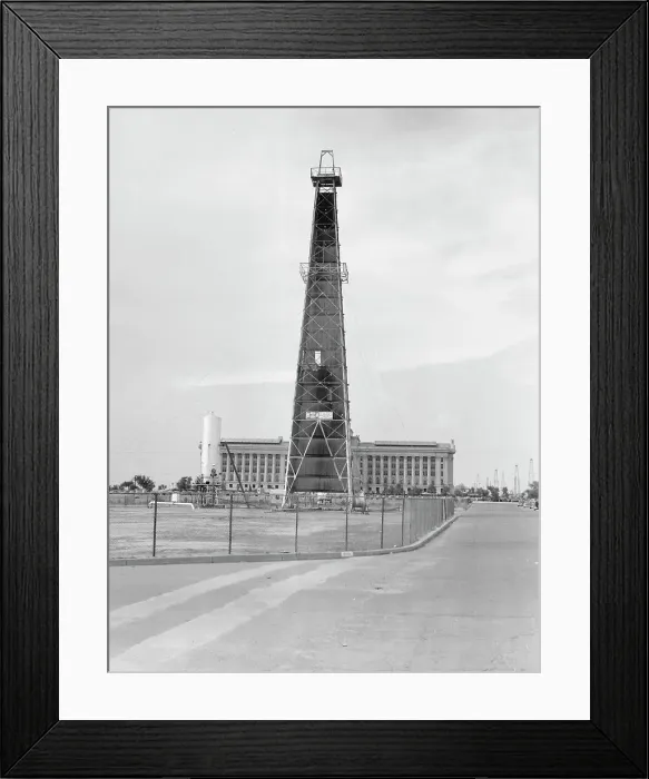 Framed Print : Looking down Lincoln Boulevard toward the state capital, Oklahoma City, Oklahoma, 1938. Creator: Dorothea Lange Framed Print : Looking down Lincoln Boulevard toward the state capital, Oklahoma City, Oklahoma, 1938. Creator: Dorothea Lange