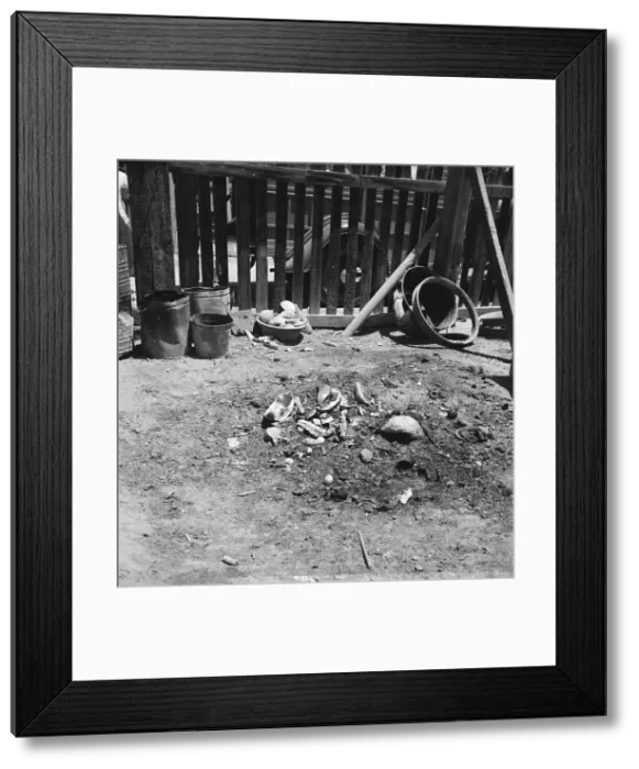 Framed Print : No garbage disposal, Brawley, Imperial Valley, California, 1935. Creator: Dorothea Lange Framed Print : No garbage disposal, Brawley, Imperial Valley, California, 1935. Creator: Dorothea Lange