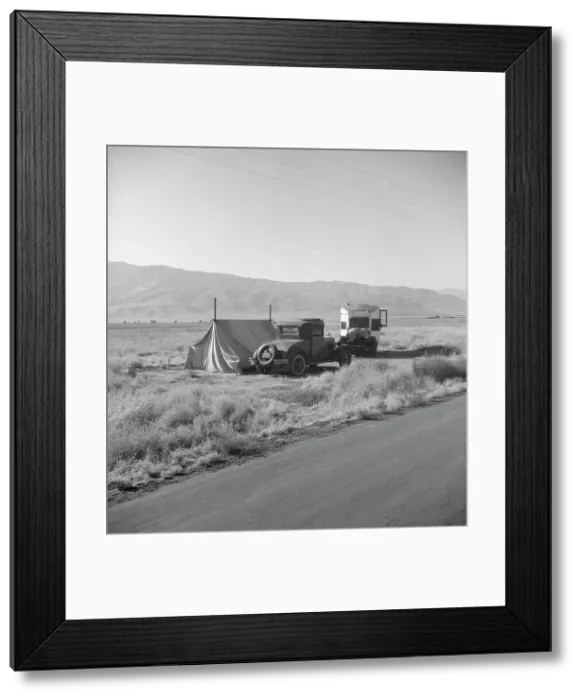 Framed Print : Transient potato workers camping along the highway, Near Shafter, California, 1935. Creator: Dorothea Lange Framed Print : Transient potato workers camping along the highway, Near Shafter, California, 1935. Creator: Dorothea Lange