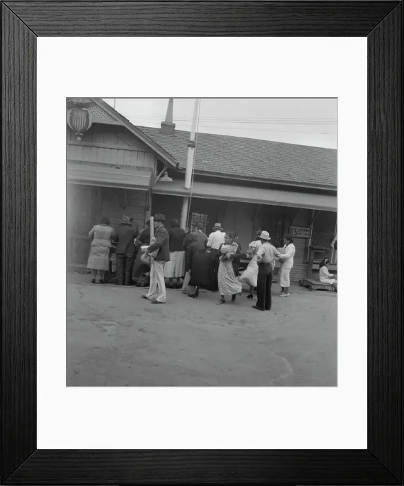 Framed Print : El Paso residents at plant quarantine station, El Paso, Texas, 1937. Creator: Dorothea Lange Framed Print : El Paso residents at plant quarantine station, El Paso, Texas, 1937. Creator: Dorothea Lange