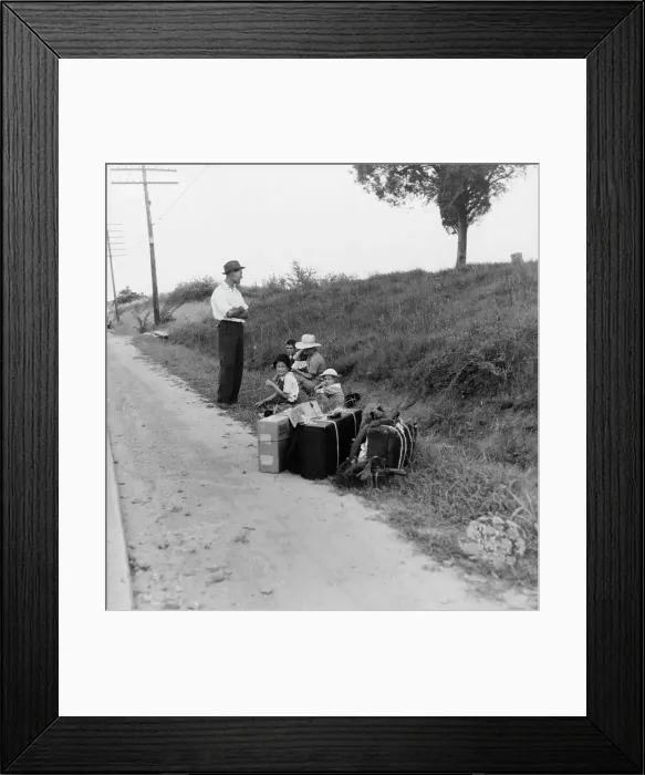 Framed Print : A hitchhiking family waiting along the highway in Macon, Georgia, 1937. Creator: Dorothea Lange Framed Print : A hitchhiking family waiting along the highway in Macon, Georgia, 1937. Creator: Dorothea Lange