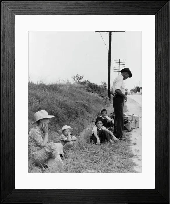 Framed Print : A hitchhiking family waiting along the highway in Macon, Georgia, 1937. Creator: Dorothea Lange Framed Print : A hitchhiking family waiting along the highway in Macon, Georgia, 1937. Creator: Dorothea Lange