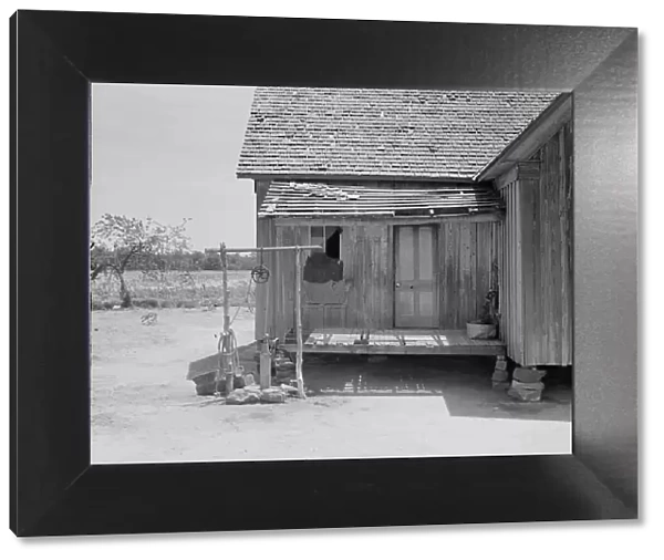 Home of tenant farmer near Newport, Oklahoma, 1937. Creator: Dorothea Lange
