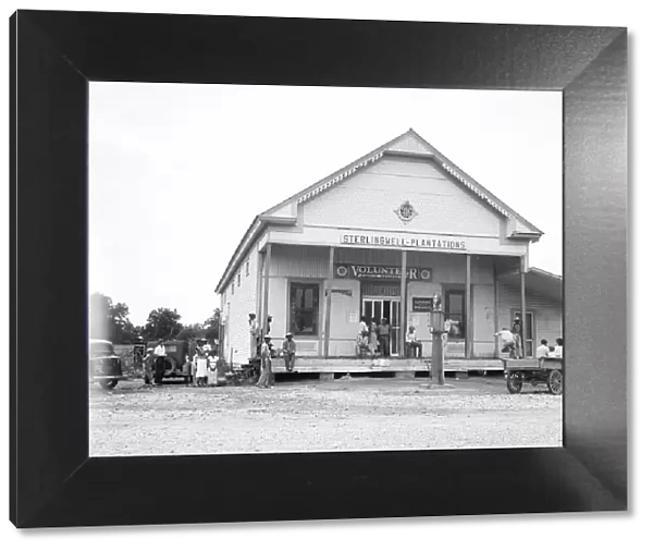 A plantation store near Clarksville, Mississippi, 1936. Creator: Dorothea Lange