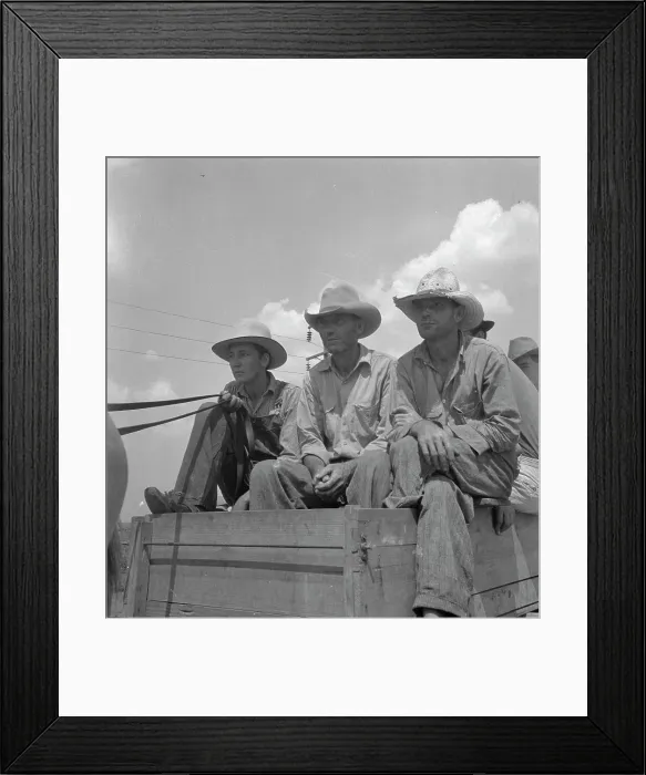 Framed Print : Arkansas sharecroppers going home, Near Blytheville, Arkansas, 1936. Creator: Dorothea Lange