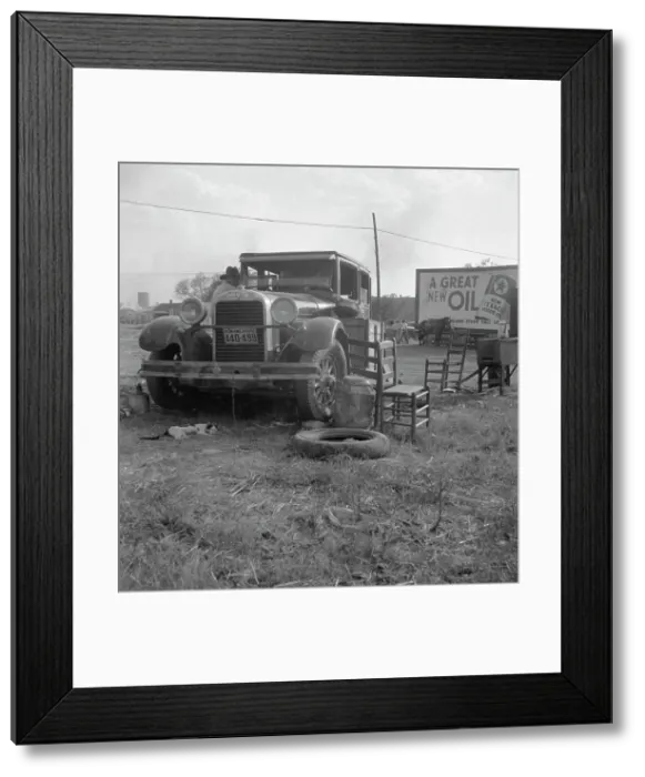 Framed Print : On the move, Wagoner, Wagoner County, Oklahoma, 1936. Creator: Dorothea Lange Framed Print : On the move, Wagoner, Wagoner County, Oklahoma, 1936. Creator: Dorothea Lange