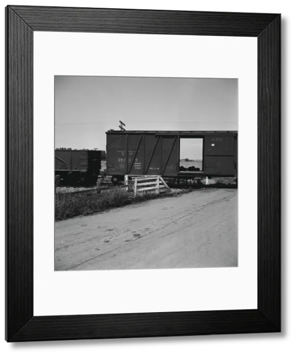 Framed Print : Itinerant laborers riding the freight, West side of San Joaquin Valley, California, 1938. Creator: Dorothea Lange Framed Print : Itinerant laborers riding the freight, West side of San Joaquin Valley, California, 1938. Creator: Dorothea Lange