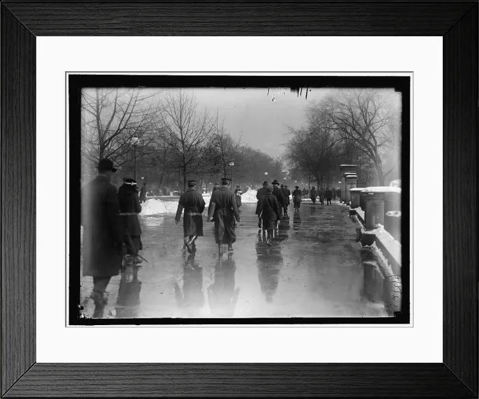 Framed Print : Street scene, Washington, D.C. between 1913 and 1918. Creator: Harris & Ewing. Street scene, Washington, D.C. between 1913 and 1918. Creator: Harris & Ewing Framed Print : Street scene, Washington, D.C. between 1913 and 1918. Creator: Harris & Ewing. Street scene, Washington, D.C. between 1913 and 1918. Creator: Harris & Ewing