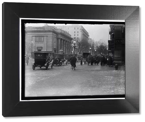 Street scene, corner of G Street, Washington, D.C. between 1913 and 1918. Creator: Harris & Ewing. Street scene, corner of G Street, Washington, D.C. between 1913 and 1918. Creator: Harris & Ewing