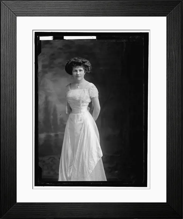 Framed Print : Miss Z. Gaddis, between 1913 and 1918. Creator: Harris & Ewing. Miss Z. Gaddis, between 1913 and 1918. Creator: Harris & Ewing Framed Print : Miss Z. Gaddis, between 1913 and 1918. Creator: Harris & Ewing. Miss Z. Gaddis, between 1913 and 1918. Creator: Harris & Ewing