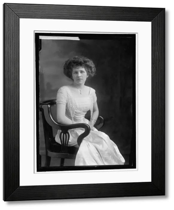 Framed Print : Miss Z. Gaddis, between 1913 and 1918. Creator: Harris & Ewing. Miss Z. Gaddis, between 1913 and 1918. Creator: Harris & Ewing Framed Print : Miss Z. Gaddis, between 1913 and 1918. Creator: Harris & Ewing. Miss Z. Gaddis, between 1913 and 1918. Creator: Harris & Ewing