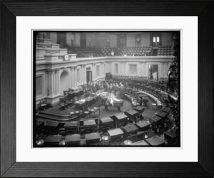 Framed Print : Casket in Capitol, 1914. Creator: Harris & Ewing. Casket in Capitol, 1914. Creator: Harris & Ewing Framed Print : Casket in Capitol, 1914. Creator: Harris & Ewing. Casket in Capitol, 1914. Creator: Harris & Ewing
