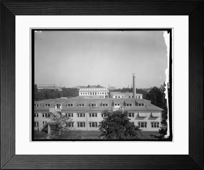 Framed Print : Red Cross Bldg, between 1910 and 1920. Creator: Harris & Ewing. Red Cross Bldg, between 1910 and 1920. Creator: Harris & Ewing Framed Print : Red Cross Bldg, between 1910 and 1920. Creator: Harris & Ewing. Red Cross Bldg, between 1910 and 1920. Creator: Harris & Ewing