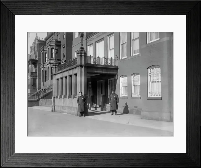 Framed Print : US police outside the German Embassy, Washington DC, 1917. Creator: Harris & Ewing. US police outside the German Embassy, Washington DC, 1917. Creator: Harris & Ewing Framed Print : US police outside the German Embassy, Washington DC, 1917. Creator: Harris & Ewing. US police outside the German Embassy, Washington DC, 1917. Creator: Harris & Ewing