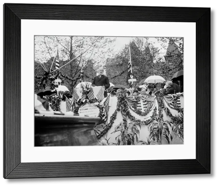Framed Print : Longfellow Statue, Speaking - Major General Adolphus Washington Greeley, U.S.A. 1909. Creator: Harris & Ewing. Longfellow Statue, Speaking - Major General Adolphus Washington Greeley, U.S.A. 1909. Creator: Harris & Ewing Framed Print : Longfellow Statue, Speaking - Major General Adolphus Washington Greeley, U.S.A. 1909. Creator: Harris & Ewing. Longfellow Statue, Speaking - Major General Adolphus Washington Greeley, U.S.A. 1909. Creator: Harris & Ewing