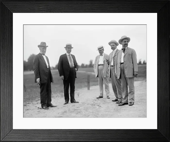 Framed Print : Wright Brothers Flight, 1909. Creator: Harris & Ewing. Wright Brothers Flight, 1909. Creator: Harris & Ewing Framed Print : Wright Brothers Flight, 1909. Creator: Harris & Ewing. Wright Brothers Flight, 1909. Creator: Harris & Ewing