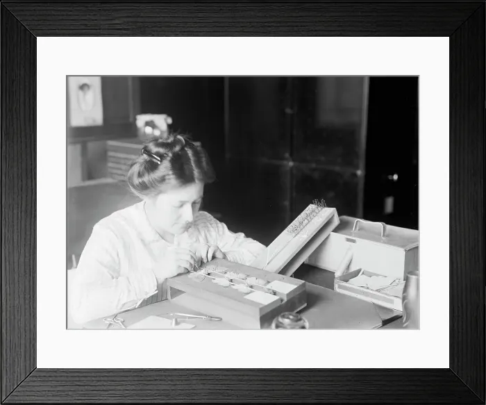 Framed Print : Mrs. J.C. Crawford of Smithsonian, 1914. Creator: Harris & Ewing. Mrs. J.C. Crawford of Smithsonian, 1914. Creator: Harris & Ewing Framed Print : Mrs. J.C. Crawford of Smithsonian, 1914. Creator: Harris & Ewing. Mrs. J.C. Crawford of Smithsonian, 1914. Creator: Harris & Ewing