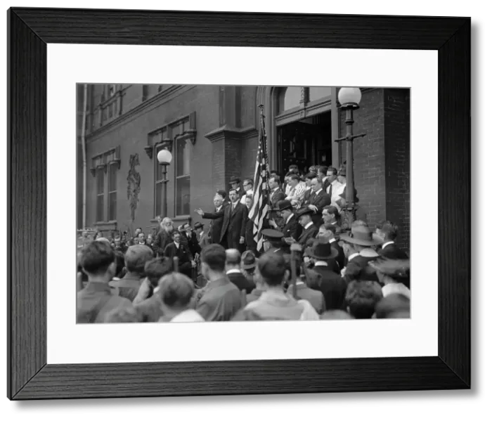 Framed Print : Boy Scouts, at Department of Agriculture, 1917. Creator: Harris & Ewing. Boy Scouts, at Department of Agriculture, 1917. Creator: Harris & Ewing Framed Print : Boy Scouts, at Department of Agriculture, 1917. Creator: Harris & Ewing. Boy Scouts, at Department of Agriculture, 1917. Creator: Harris & Ewing