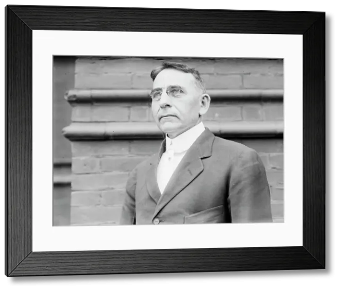 Framed Print : Oliver Lanard Fassig - Meteorologist, Weather Bureau, 1912. Creator: Harris & Ewing. Oliver Lanard Fassig - Meteorologist, Weather Bureau, 1912. Creator: Harris & Ewing Framed Print : Oliver Lanard Fassig - Meteorologist, Weather Bureau, 1912. Creator: Harris & Ewing. Oliver Lanard Fassig - Meteorologist, Weather Bureau, 1912. Creator: Harris & Ewing