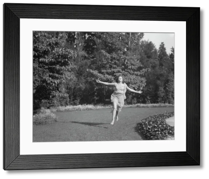 Framed Print : Elizabeth Duncan dancers and children, between 1916 and 1941. Creator: Arnold Genthe Framed Print : Elizabeth Duncan dancers and children, between 1916 and 1941. Creator: Arnold Genthe