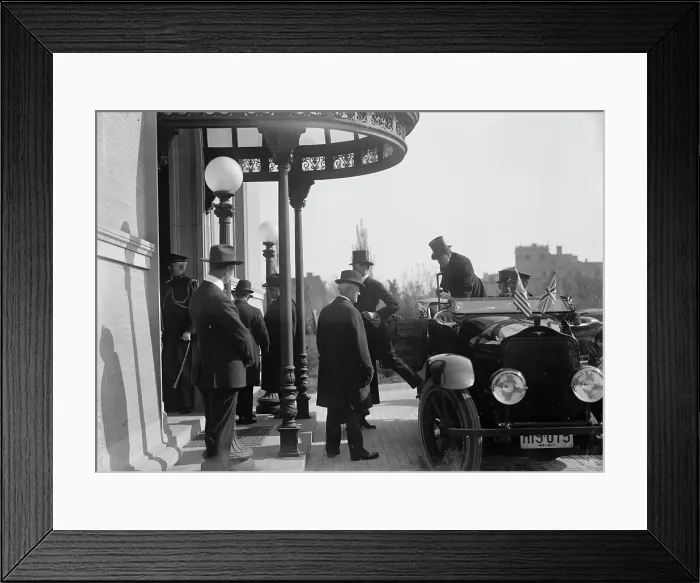 Framed Print : British Commission To U.S. - Arrival At Long Residence, 1917. Creator: Harris & Ewing. British Commission To U.S. - Arrival At Long Residence, 1917. Creator: Harris & Ewing Framed Print : British Commission To U.S. - Arrival At Long Residence, 1917. Creator: Harris & Ewing. British Commission To U.S. - Arrival At Long Residence, 1917. Creator: Harris & Ewing