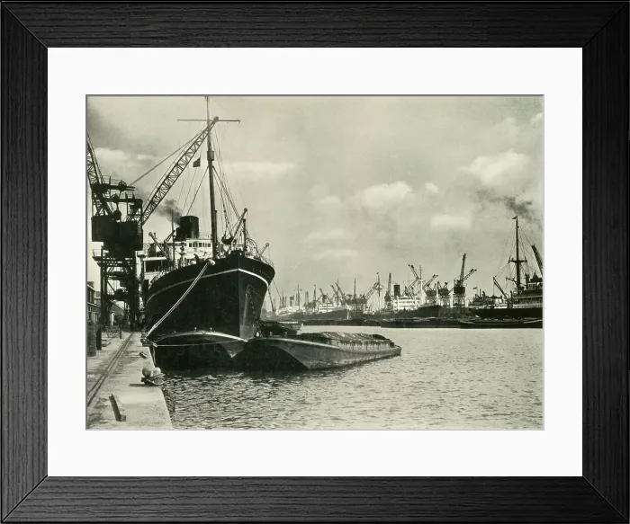 Framed Print : Merchants Bring In Wares By Ships from Every Nation Vessels alongside the Quays... 1937. Creator: J Dixon-Scott. Merchants Bring In Wares By Ships from Every Nation Vessels alongside the Quays... 1937. Creator: J Dixon-Scott Framed Print : Merchants Bring In Wares By Ships from Every Nation Vessels alongside the Quays... 1937. Creator: J Dixon-Scott. Merchants Bring In Wares By Ships from Every Nation Vessels alongside the Quays... 1937. Creator: J Dixon-Scott