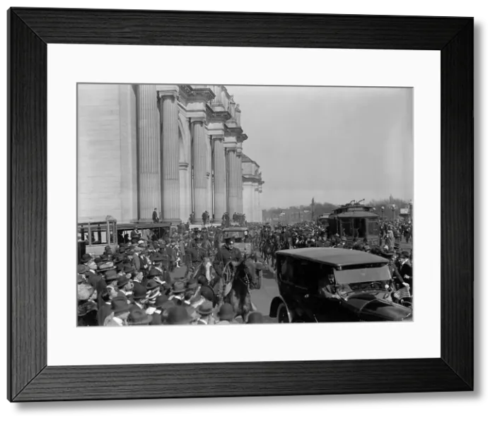 Framed Print : British Commission To U.S - Arrival At Union Station; General Views, 1917. Creator: Harris & Ewing. British Commission To U.S - Arrival At Union Station; General Views, 1917. Creator: Harris & Ewing Framed Print : British Commission To U.S - Arrival At Union Station; General Views, 1917. Creator: Harris & Ewing. British Commission To U.S - Arrival At Union Station; General Views, 1917. Creator: Harris & Ewing