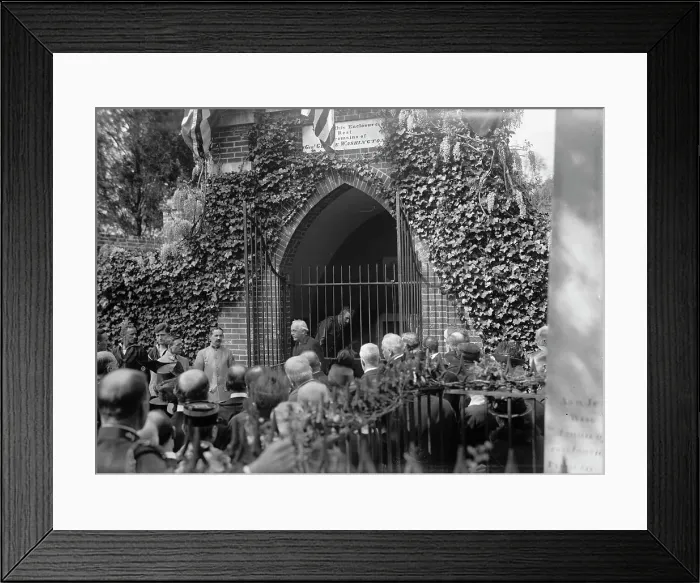 Framed Print : British Commission To U.S. - Balfour, Etc. at Mount Vernon, 1917 - Allied Commission For Other... Creator: Harris & Ewing. British Commission To U.S. - Balfour, Etc. at Mount Vernon, 1917 - Allied Commission For Other Framed Print : British Commission To U.S. - Balfour, Etc. at Mount Vernon, 1917 - Allied Commission For Other... Creator: Harris & Ewing. British Commission To U.S. - Balfour, Etc. at Mount Vernon, 1917 - Allied Commission For Other