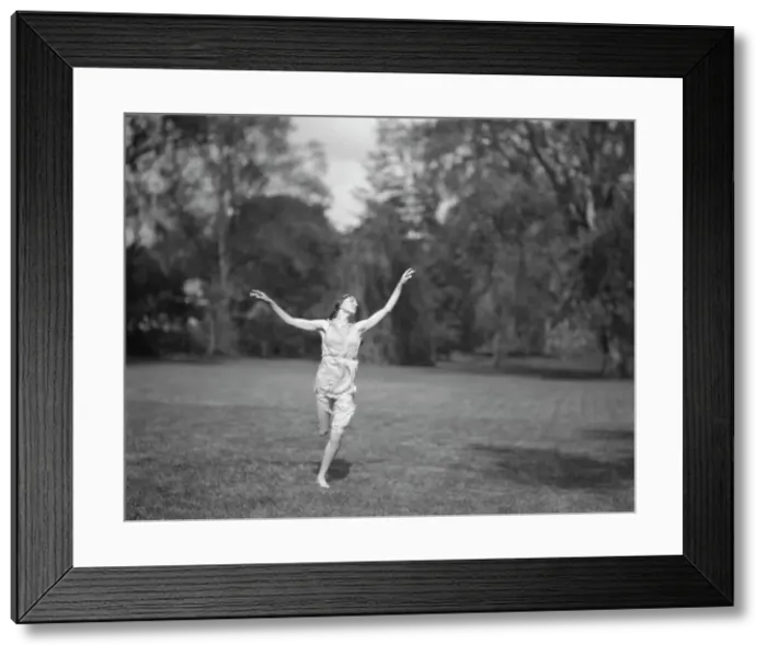 Framed Print : Elizabeth Duncan dancers and children, 1920 Creator: Arnold Genthe Framed Print : Elizabeth Duncan dancers and children, 1920 Creator: Arnold Genthe