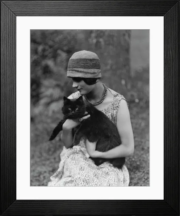 Framed Print : Elizabeth Duncan dancer, with cat, portrait photograph, 1926 Creator: Arnold Genthe Framed Print : Elizabeth Duncan dancer, with cat, portrait photograph, 1926 Creator: Arnold Genthe