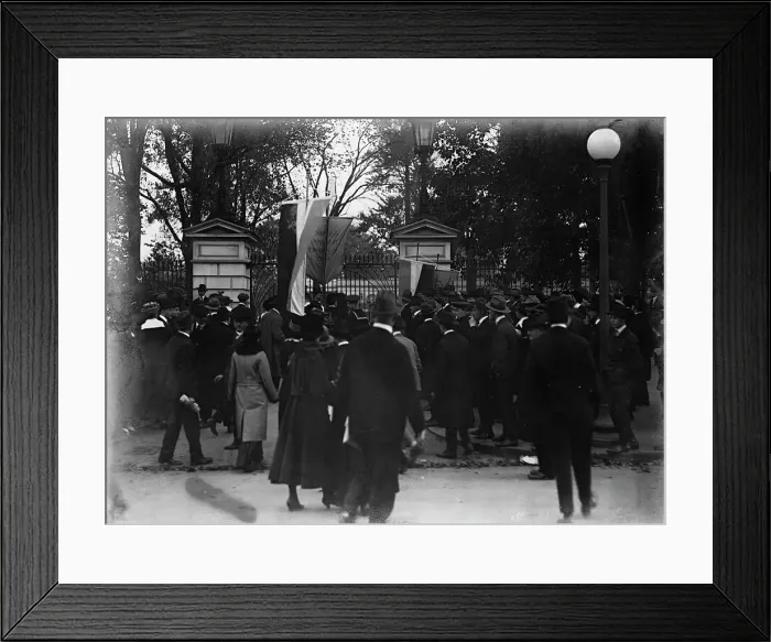 Framed Print : Woman Suffrage Arrests, 1917. Creator: Harris & Ewing. Woman Suffrage Arrests, 1917. Creator: Harris & Ewing Framed Print : Woman Suffrage Arrests, 1917. Creator: Harris & Ewing. Woman Suffrage Arrests, 1917. Creator: Harris & Ewing