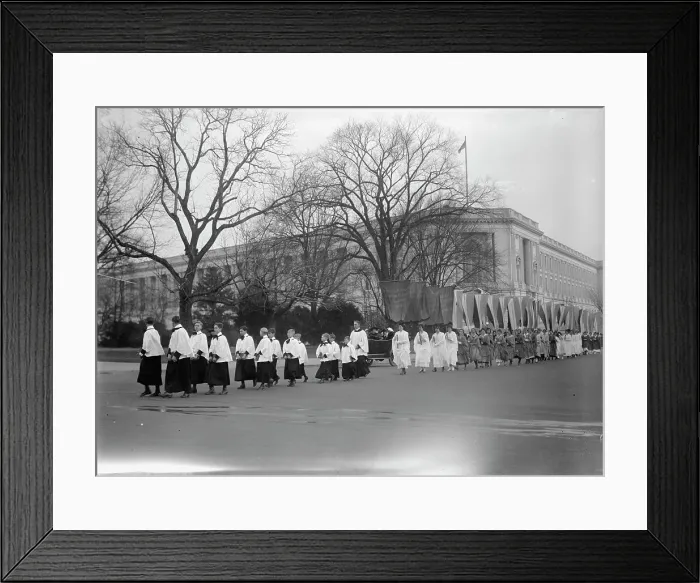 Framed Print : Woman Suffrage at Capitol with Banners, 1917. Creator: Harris & Ewing. Woman Suffrage at Capitol with Banners, 1917. Creator: Harris & Ewing Framed Print : Woman Suffrage at Capitol with Banners, 1917. Creator: Harris & Ewing. Woman Suffrage at Capitol with Banners, 1917. Creator: Harris & Ewing