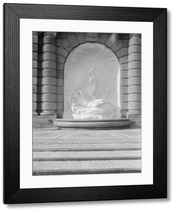 Framed Print : Fountain and sculpture in the gardens at Kijkuit, John D. Rockefeller's estate... 1917 Creator: Arnold Genthe Framed Print : Fountain and sculpture in the gardens at Kijkuit, John D. Rockefeller's estate... 1917 Creator: Arnold Genthe