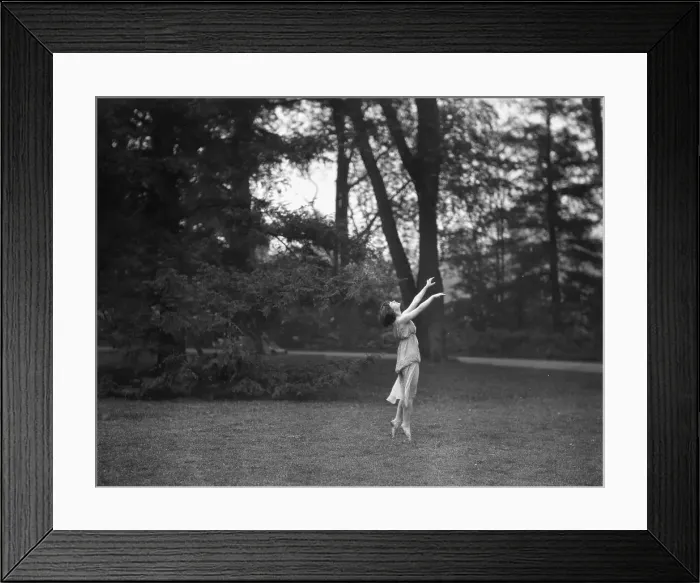 Framed Print : Elizabeth Duncan dancers and children, 1920 Creator: Arnold Genthe Framed Print : Elizabeth Duncan dancers and children, 1920 Creator: Arnold Genthe