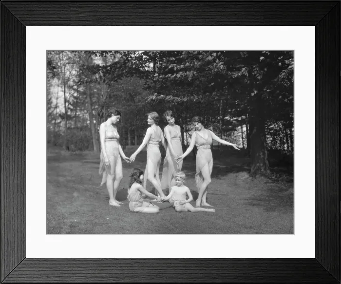 Framed Print : Elizabeth Duncan dancers and children, 1929 Creator: Arnold Genthe