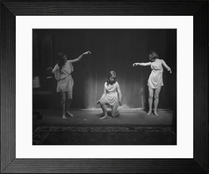 Framed Print : Elizabeth Duncan dancers and children, 1929 Creator: Arnold Genthe